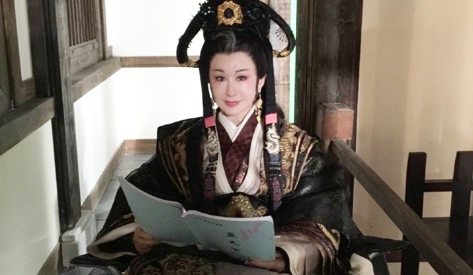 My nhan 72 tuoi 'Than dieu dai hiep' tre trung trong phim moi hinh anh