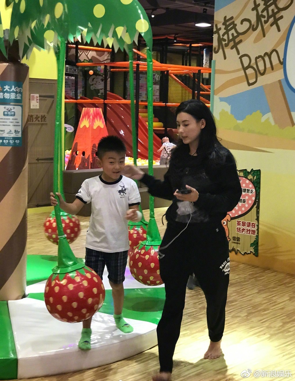 Cha Ta Dinh Phong khen Truong Ba Chi anh 1