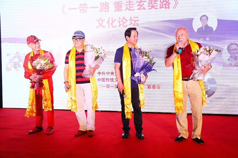 Bon thay tro Duong Tang bat ngo hoi ngo trong su k anh 1