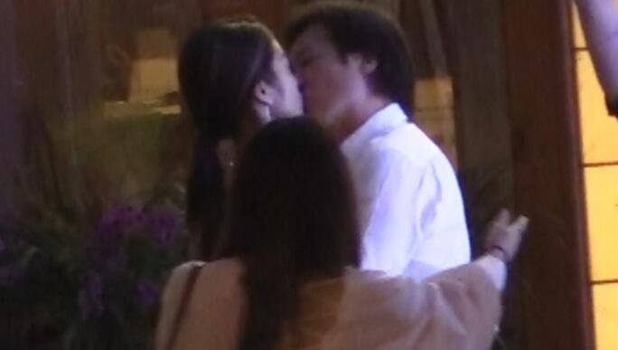 Cha nuoi 'lo' Luu Diec Phi, cap ke voi dien vien 9X hinh anh