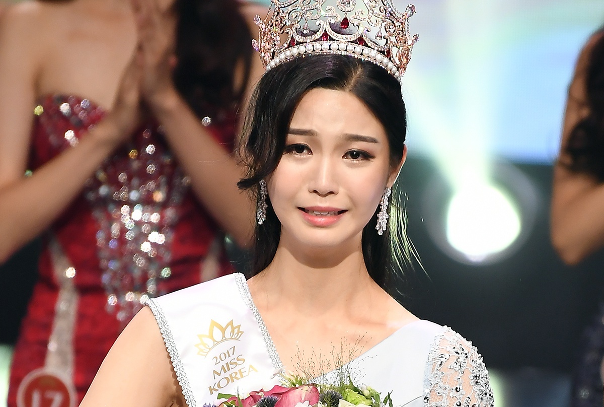 Tan Hoa hau Han Quoc bi che khi vua dang quang hinh anh