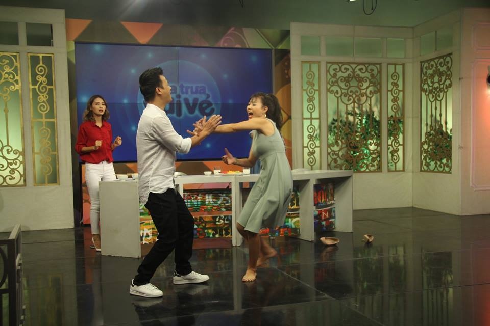 Con gai 'Nguoi phan xu' xu dep Khai So Khanh ngay truoc ong kinh hinh anh