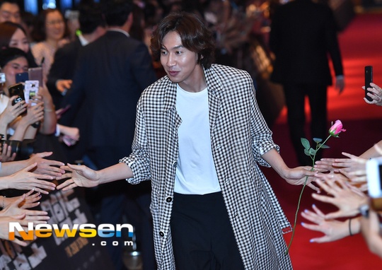 Dan sao ung ho Song Joong Ki anh 11