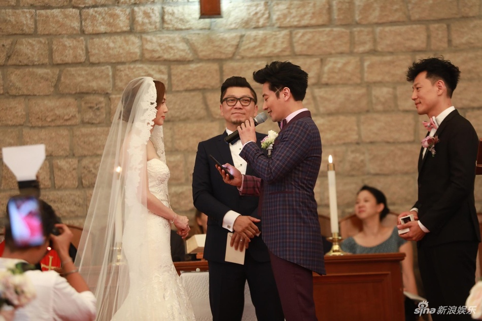 Le cuoi don gian cua tai tu Luc Tieu Phung anh 2