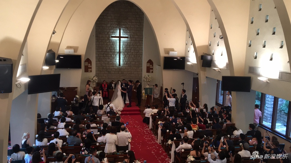 Le cuoi don gian cua tai tu Luc Tieu Phung anh 10