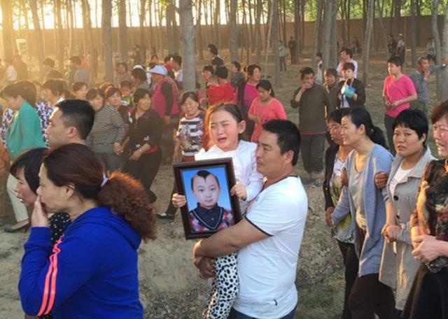 Mộ phần sao nhí Trung Quốc ảnh 3 Mo phan sao nhi Trung Quoc anh 3