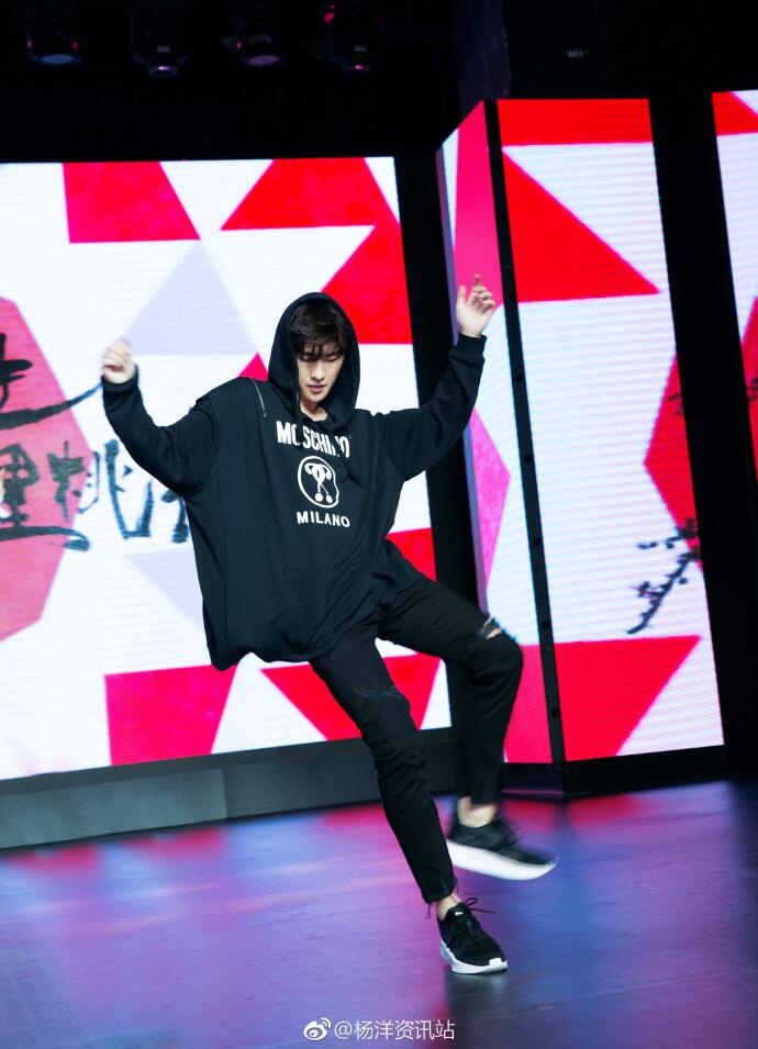 Luu Diec Phi lan hiem hoi nhay hip hop anh 5