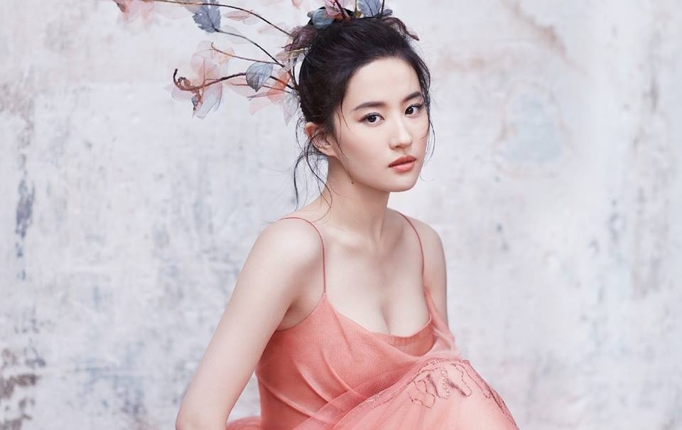 Luu Diec Phi: 'Than tien ty ty' 15 nam van khong lon noi hinh anh