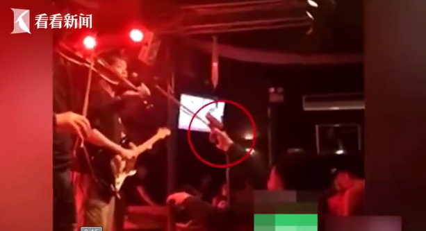 Ca sĩ Thái Lan bị sĩ quan quân đội đe dọa ảnh 1 Ca si Thai Lan bi si quan quan doi de doa anh 1