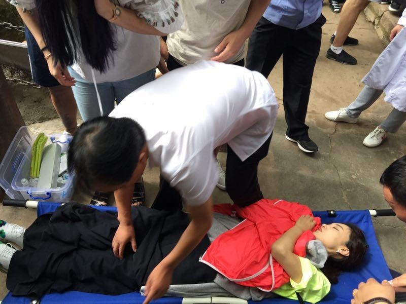 Sao nữ Trung Quốc gặp nạn khi leo núi ảnh 2 Sao nu Trung Quoc gap nan khi leo nui anh 2