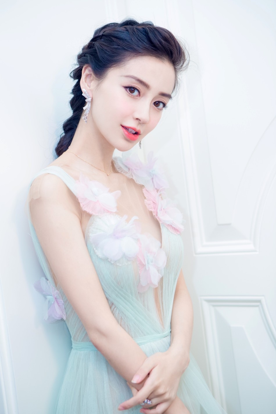 Khan gia bat binh vi tin Angelababy dong So Kieu anh 2