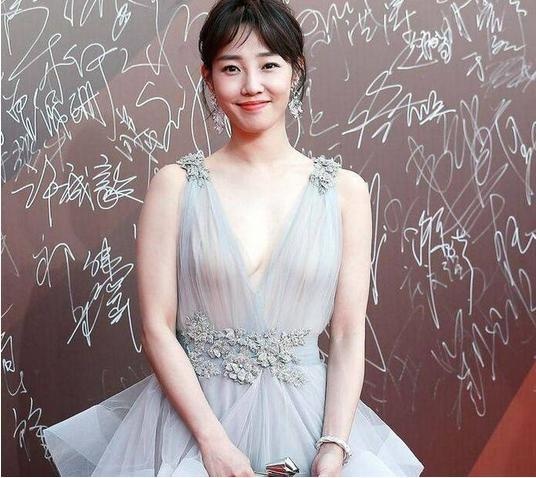 Anh hau ngoai tinh Trung Quoc bi to quyt tien anh 1