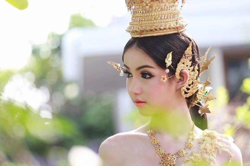 Nhan sac duoc tram tro cua tan Hoa hau chuyen gioi Thai Lan hinh anh