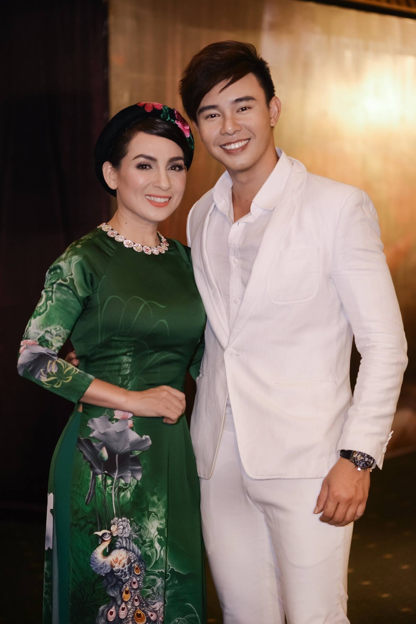 Ca si Dong Hung to me no nan anh 3