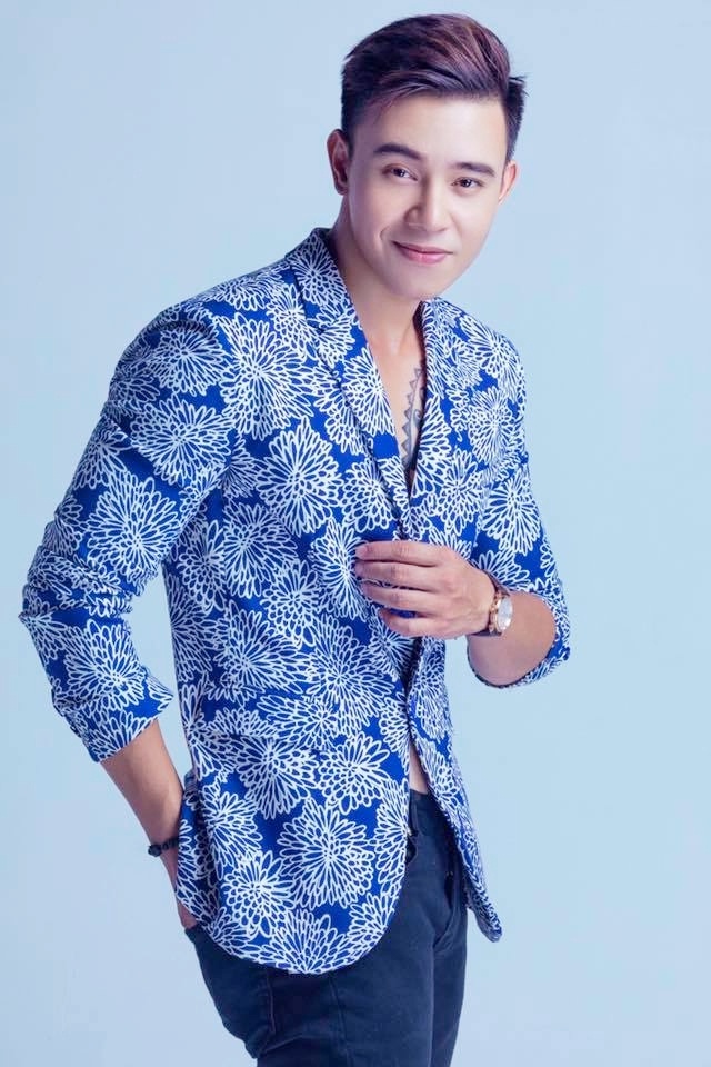 Ca si Dong Hung to me no nan anh 1