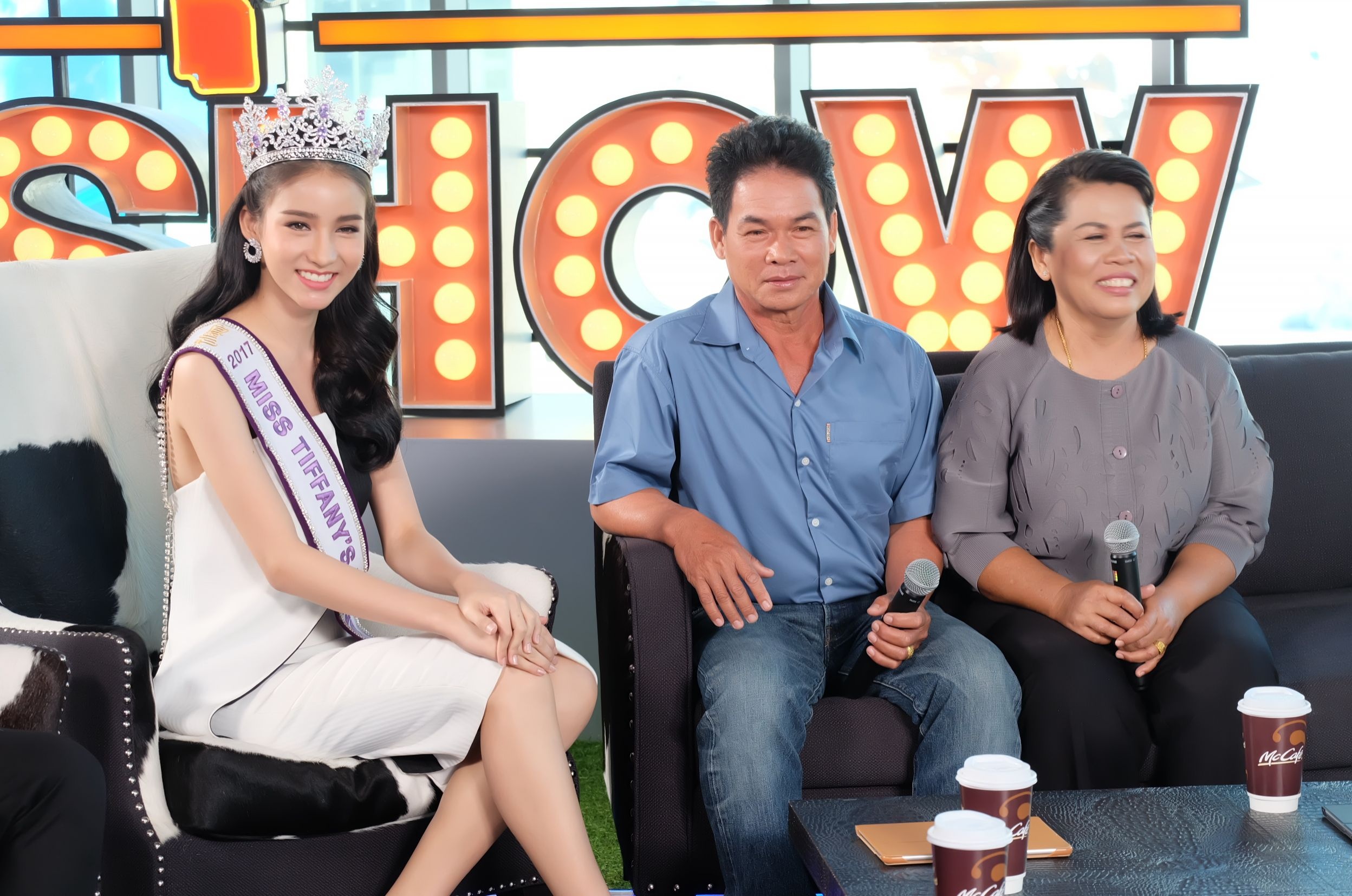 Cha hoa hau Thai Lan 'dep nhu tien': 'Dau don vi con chuyen gioi' hinh anh