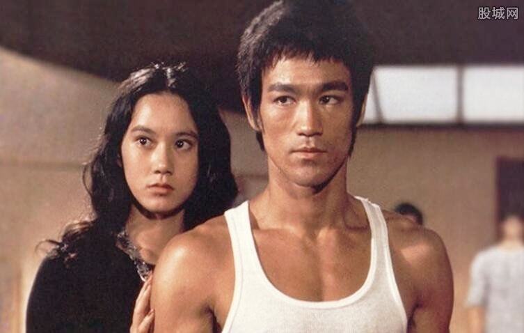 Minh tinh 65 tuoi lan dau thua nhan quan he vung trom voi Ly Tieu Long hinh anh