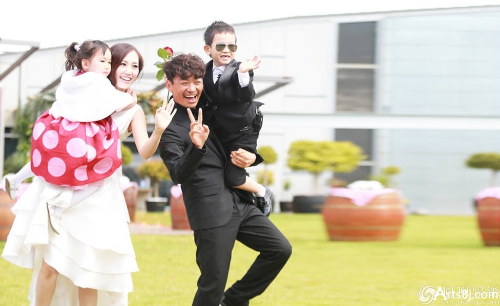 Vo Vuong Bao Cuong dua con sang nuoc ngoai anh 2