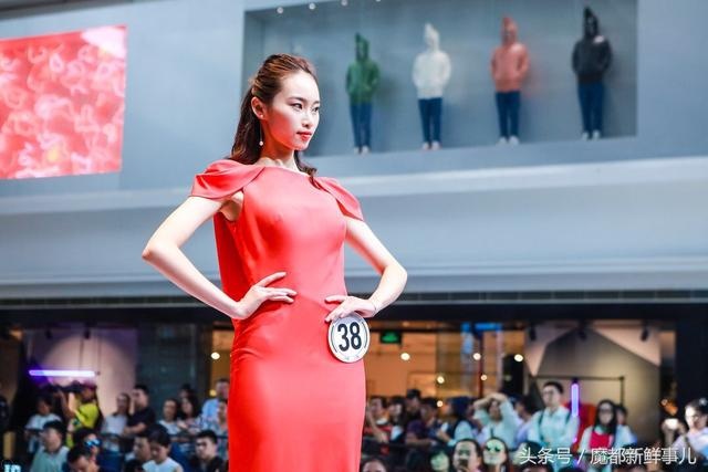 Hoa hau Hoan vu Thuong Hai anh 8