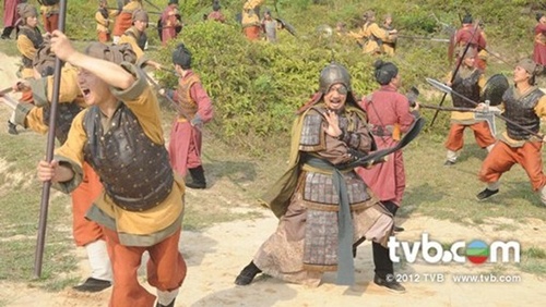 Hai huoc canh lam phim ngheo nan cua TVB hinh anh