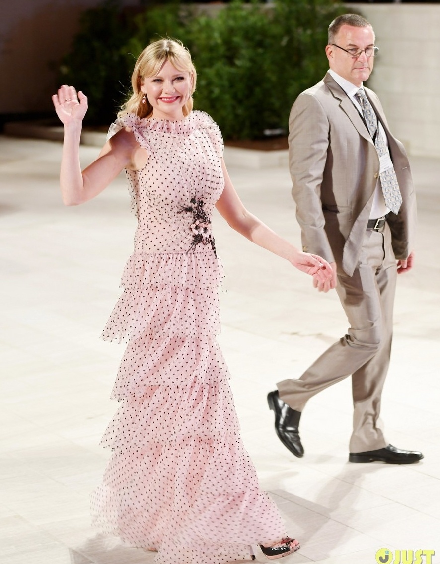 Sao Dai Loan bi ghe lanh tren tham do anh 5