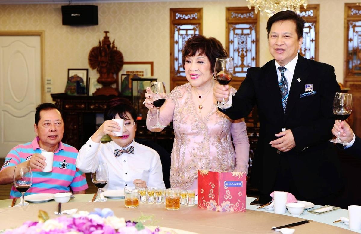 Đạo diễn Đài Loan ngoại tình ảnh 1 Dao dien Dai Loan ngoai tinh anh 1