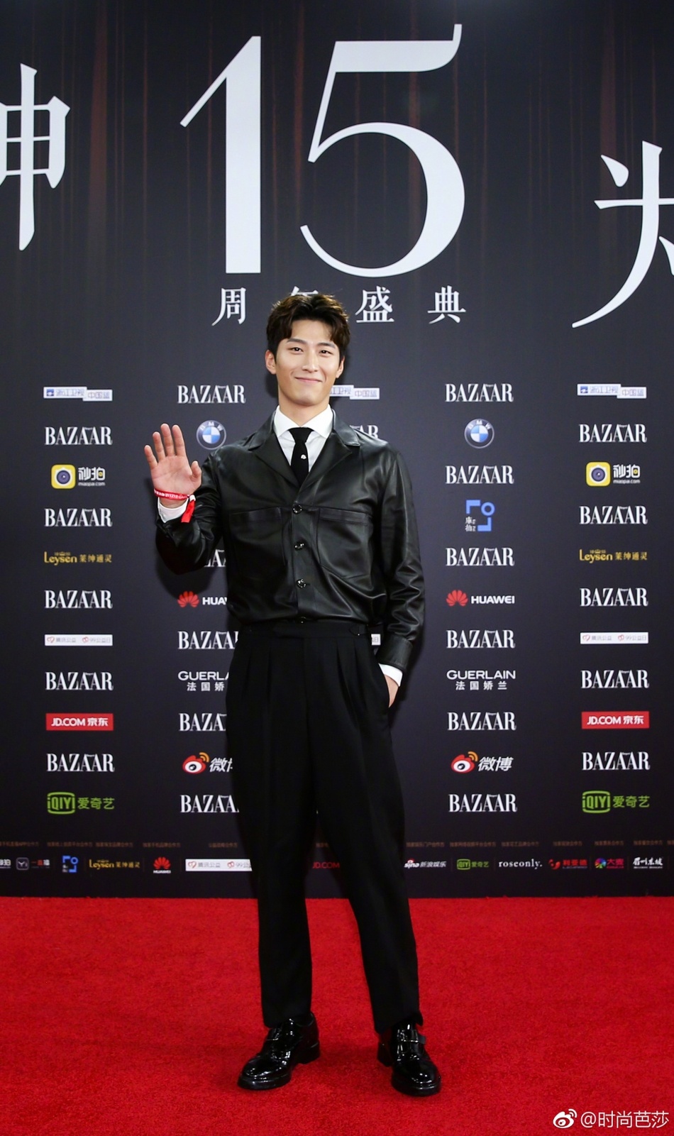 Dan sao Hoa ngu te tuu tren tham do anh 16