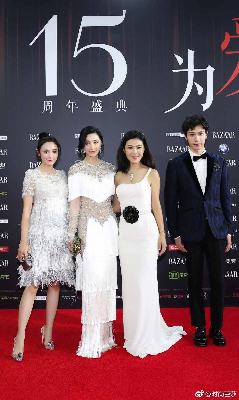 Dan sao Hoa ngu te tuu tren tham do anh 5