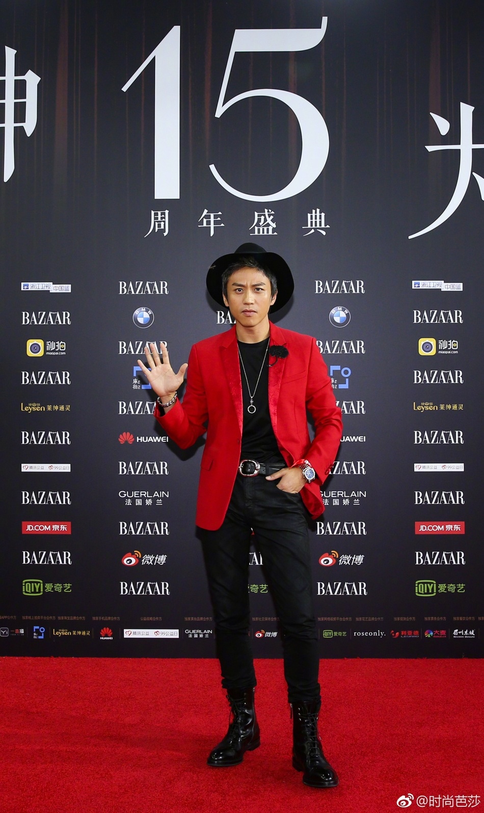 Dan sao Hoa ngu te tuu tren tham do anh 11