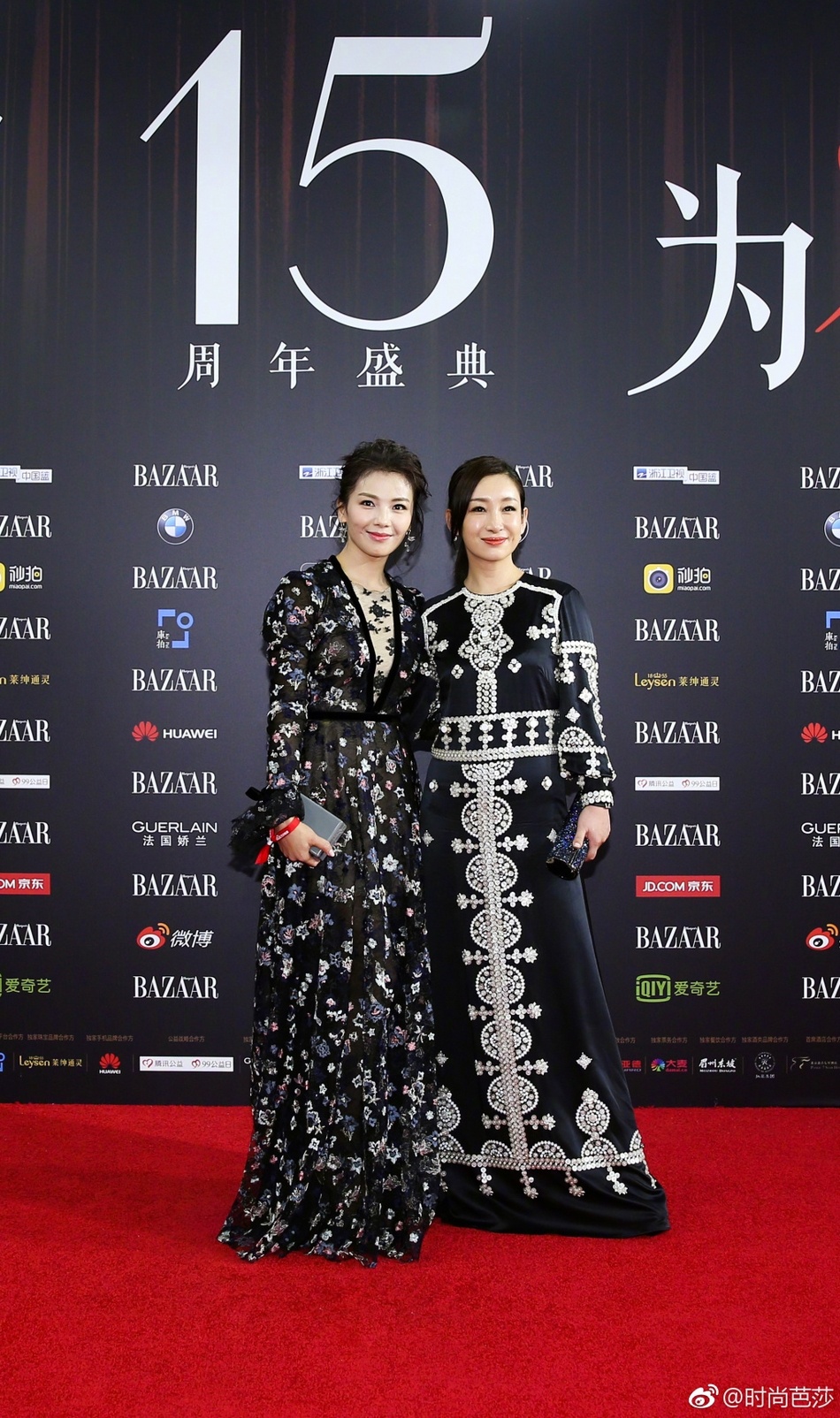 Dan sao Hoa ngu te tuu tren tham do anh 18