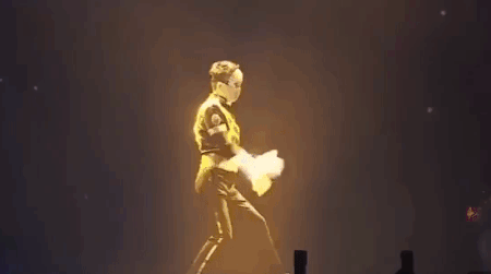 Ty phu Jack Ma nhai Michael Jackson, cuoi xe Harley tren san khau hinh anh