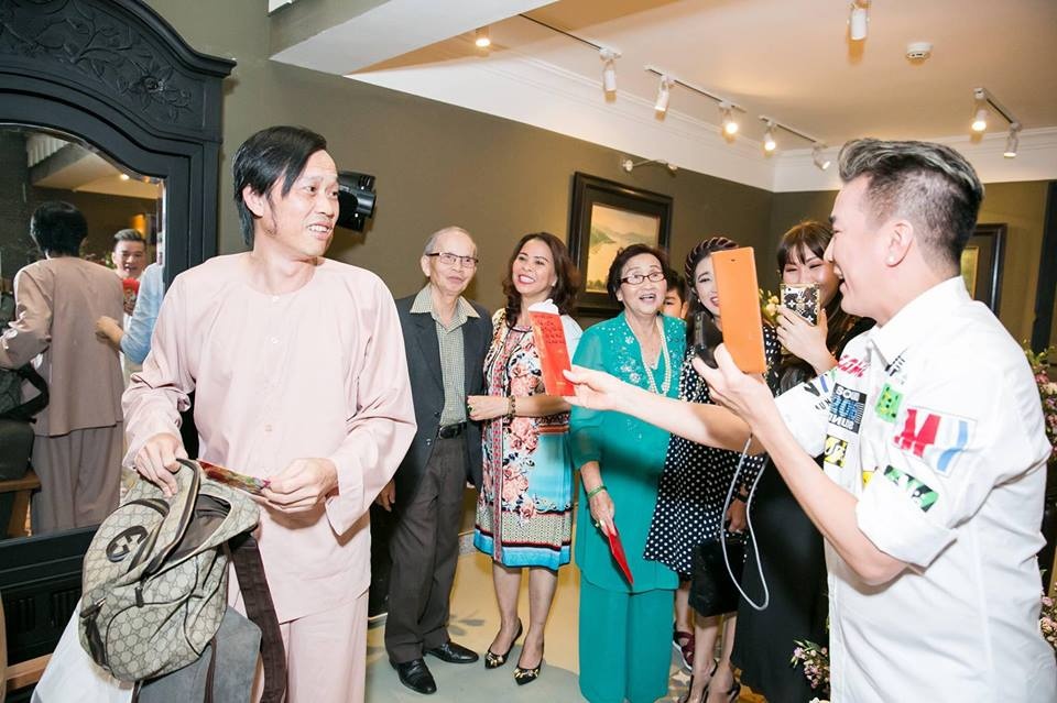 Dam Vinh Hung mung sinh nhat me Hoai Linh anh 5