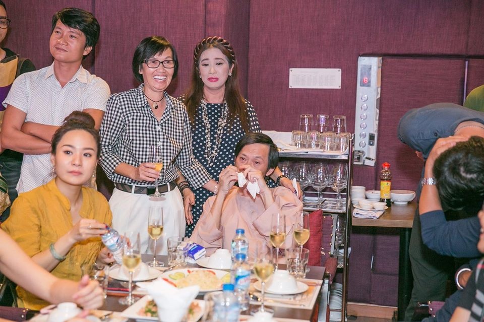 Dam Vinh Hung mung sinh nhat me Hoai Linh anh 8