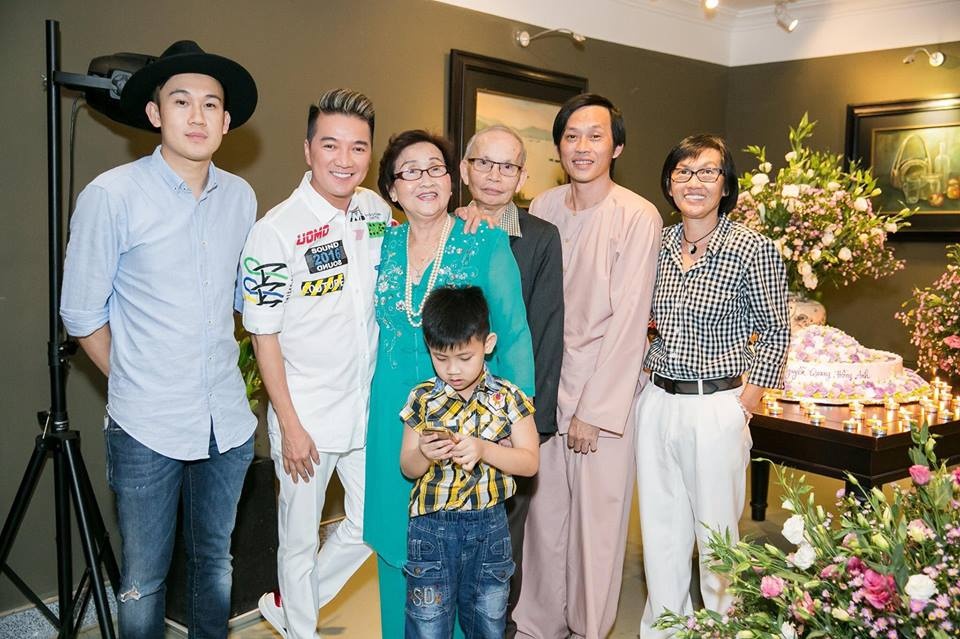 Dam Vinh Hung mung sinh nhat me Hoai Linh anh 1