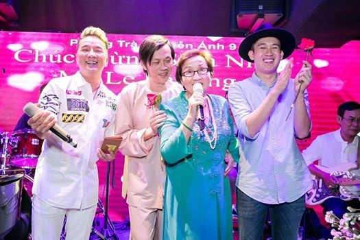 Dam Vinh Hung mung sinh nhat me Hoai Linh anh 10