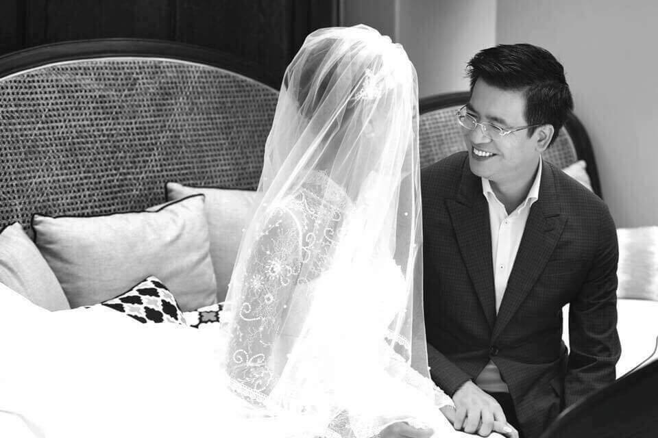 Giám đốc VTV24 Quang Minh lộ ảnh cưới với nhà văn ảnh 1 Giam doc VTV24 Quang Minh lo anh cuoi voi nha van anh 1