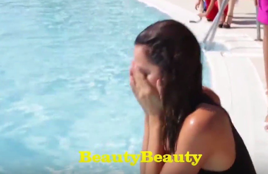 Clip su co thi sinh hoa hau bi nga xuong be boi hinh anh