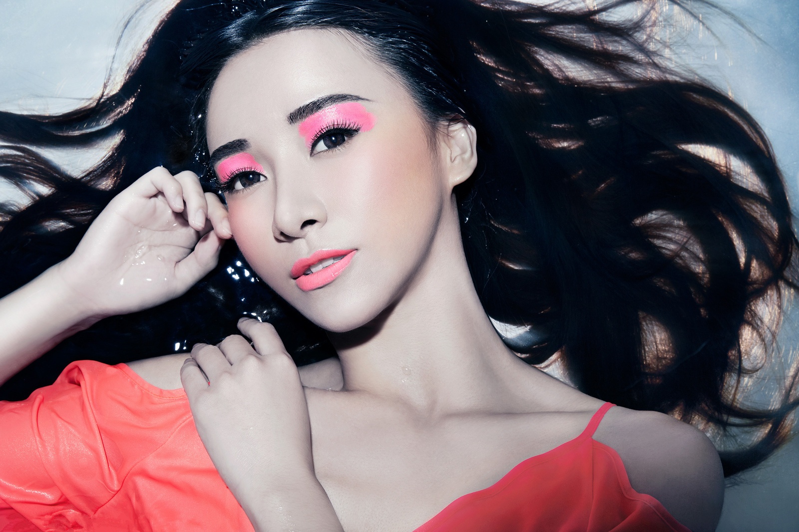 Su that phia sau nhung sao nu dong canh nong anh 3