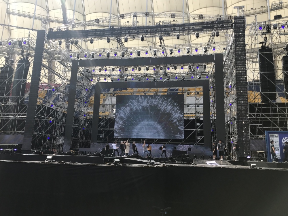 Đông Nhi tổng duyệt giữa trưa trước thềm Asia Song ảnh 2 Dong Nhi tong duyet giua trua truoc them Asia Song anh 2