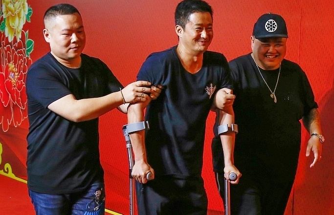 Ngo Kinh len doi: Chong nang van duoc Thanh Long, Ly Than nho va hinh anh