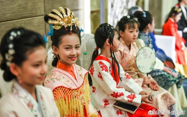 'Hong lau mong' ban nhi bat ngo gay sot tai Trung anh 2