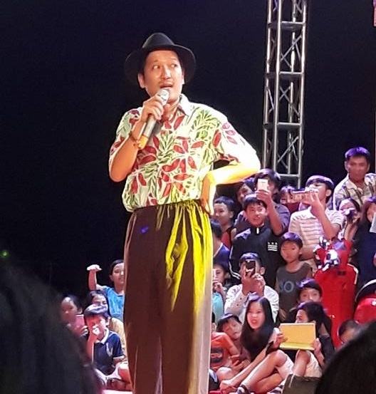 20.000 khán giả Kon Tum phấn khích vì Trường Giang ảnh 2 20.000 khan gia Kon Tum phan khich vi Truong Giang anh 2