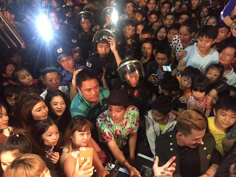 20.000 khán giả Kon Tum phấn khích vì Trường Giang ảnh 1 20.000 khan gia Kon Tum phan khich vi Truong Giang anh 1