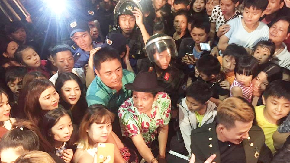 20.000 khan gia Kon Tum phan khich vi Truong Giang hinh anh