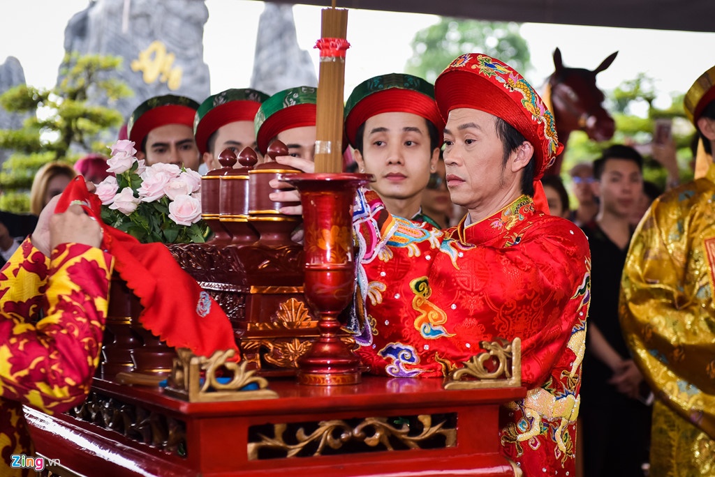 Nghe si Hoai Linh len tieng ve thong tin 'loan nha tho to' hinh anh