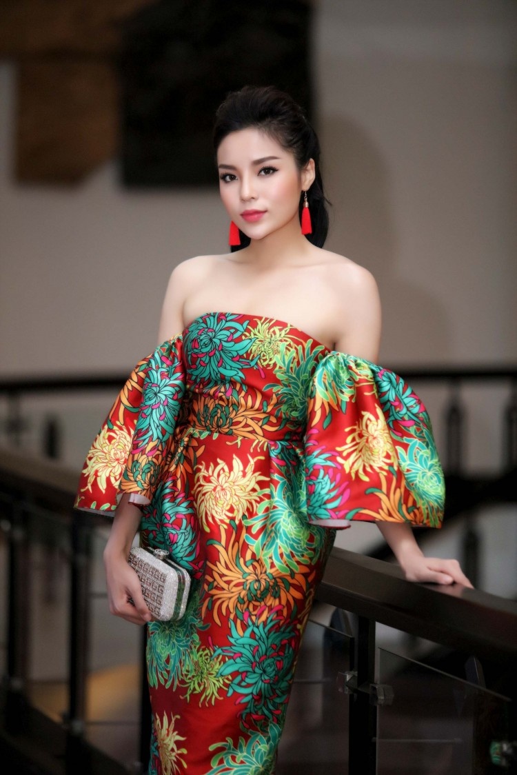 Phạm Hương, Kỳ Duyên, Minh Tú 'cầm trịch' The Look ảnh 2 Pham Huong, Ky Duyen, Minh Tu 'cam trich' The Look anh 2