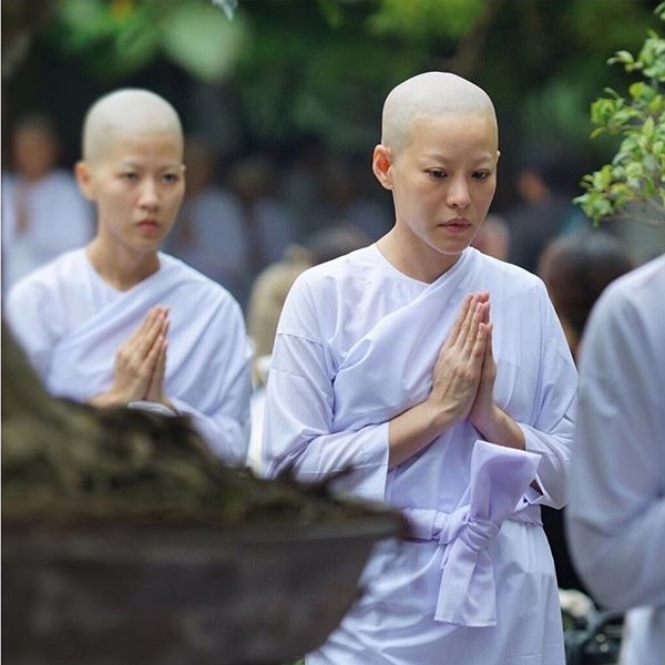 Nghe si Thai Lan xuat gia tuong nho vua anh 4