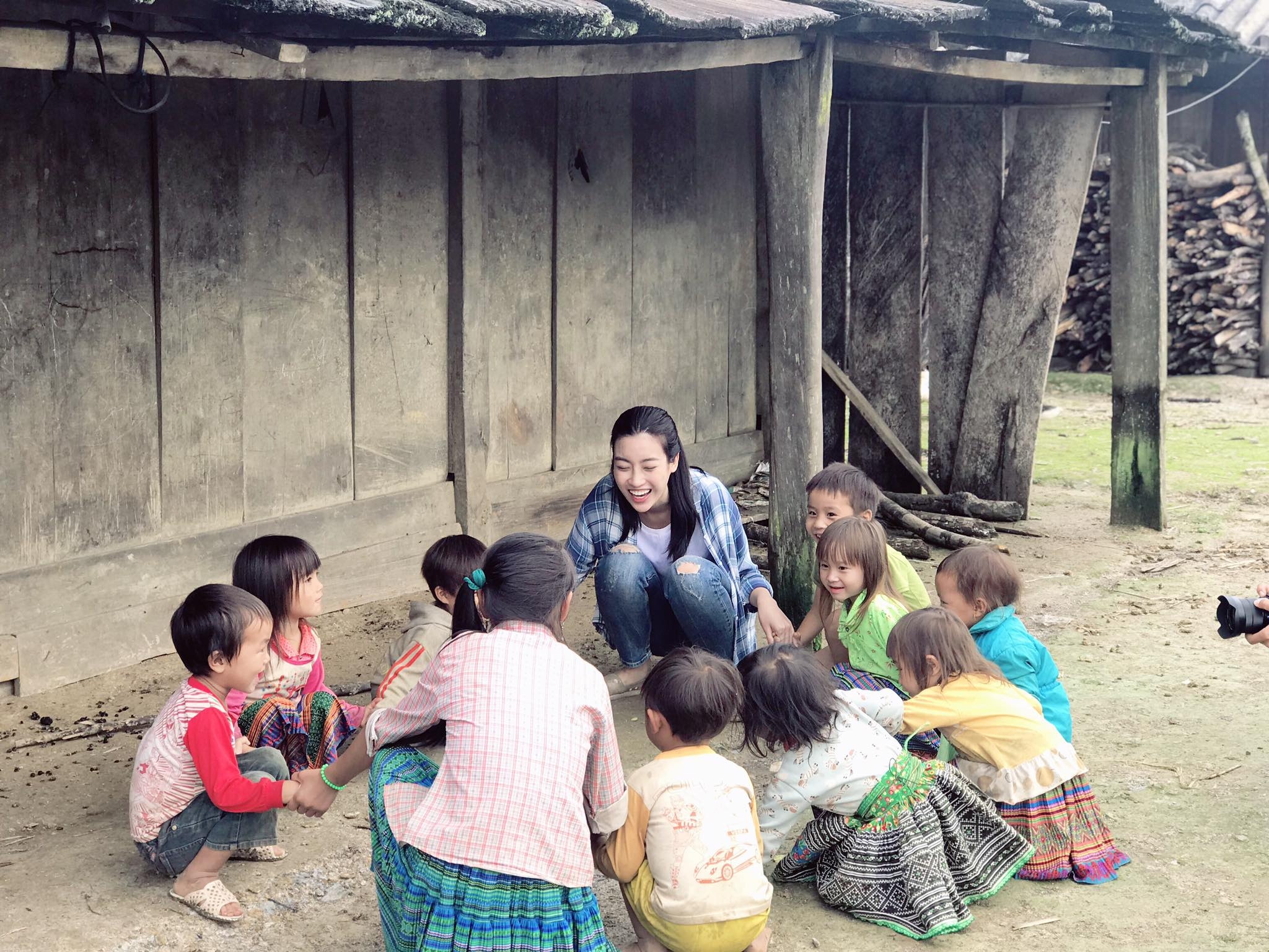 Hoa hau My Linh sinh nhat o Yen Bai anh 6