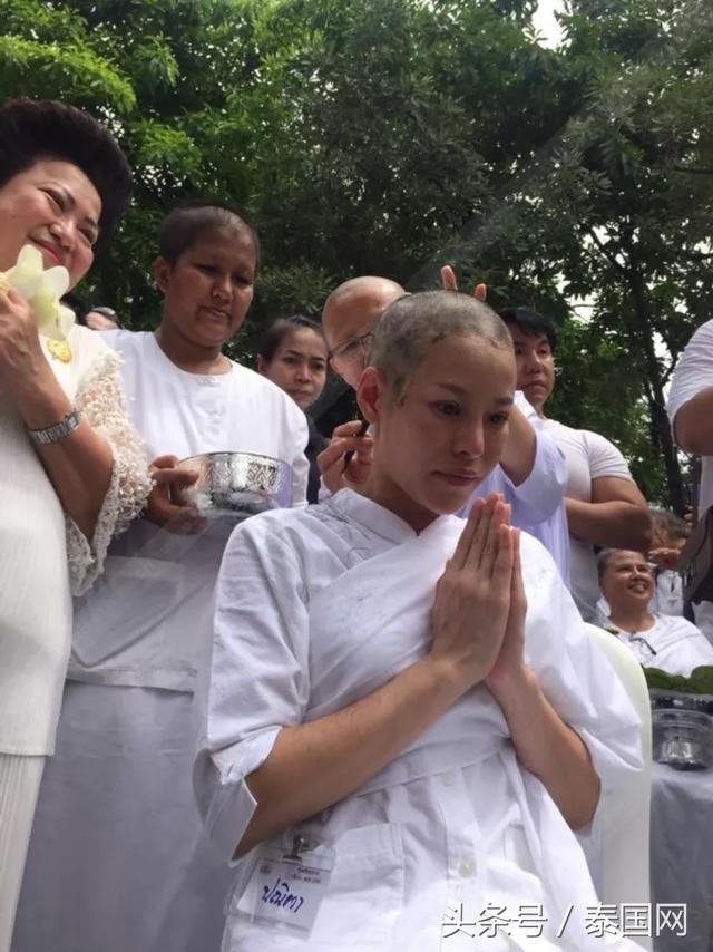 Nghe si Thai Lan xuat gia tuong nho vua anh 5