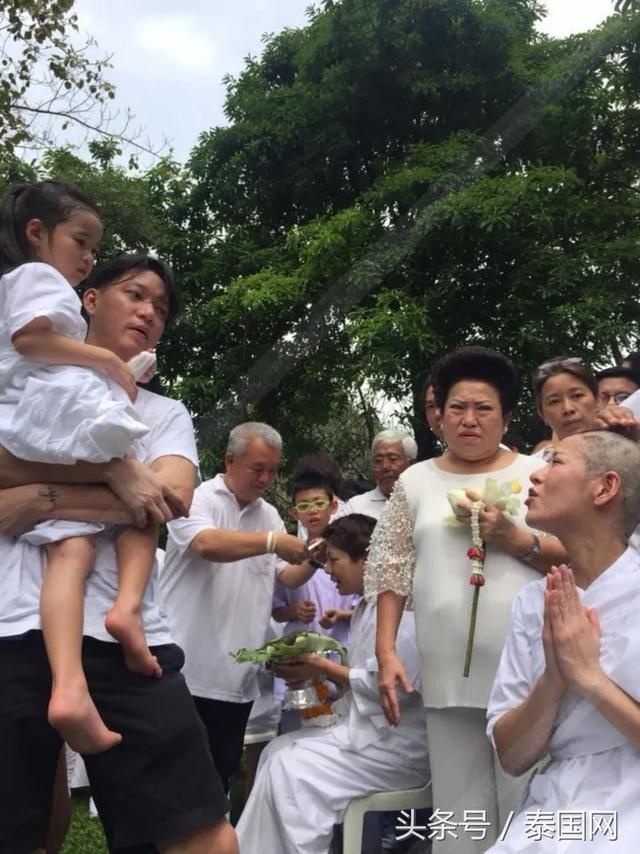 Nghe si Thai Lan xuat gia tuong nho vua anh 3